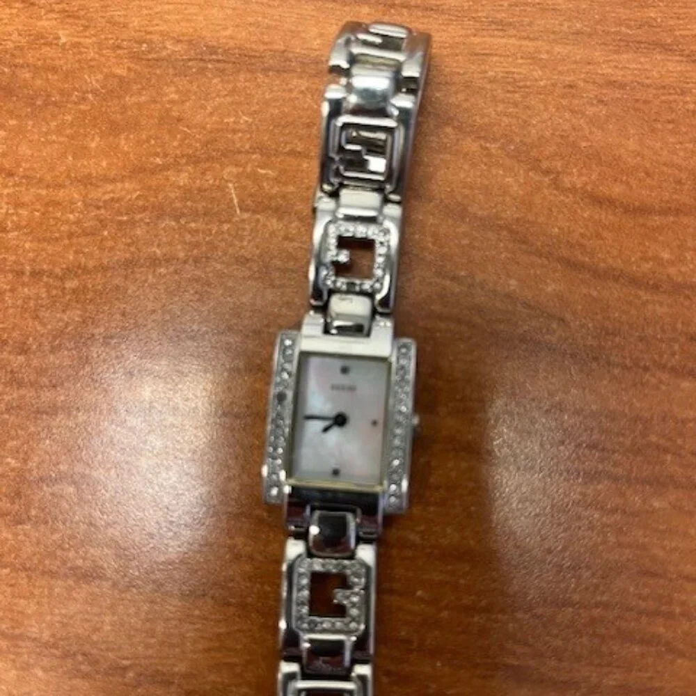 GUESS WATCH WOMEN'S - Picture 3 of 3